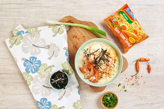 Zuppa Indomie con latte e formaggio